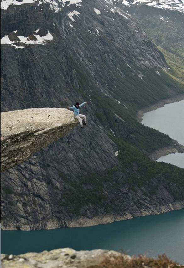 Things to do#5Sitting on the Trolltunga rock in Norway