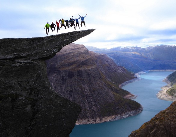 Things to do#6Jumping on the Trolltunga rock in Norway