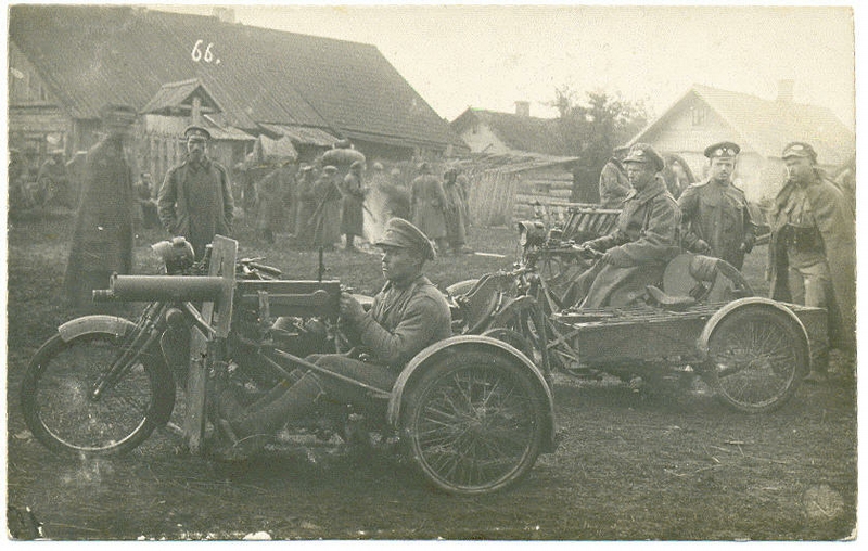 39th Tomsk infantry regiment with their motorcycle-mounted machine guns during WW1