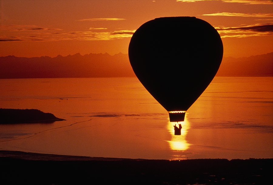 A balloon from Anchorage, Alaska, flies over Cook Inlet, 1986