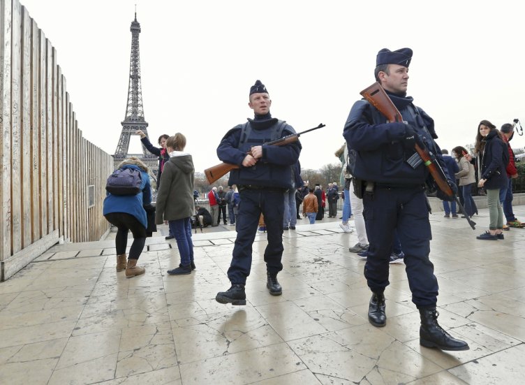 police-paris-attacks-france-isis